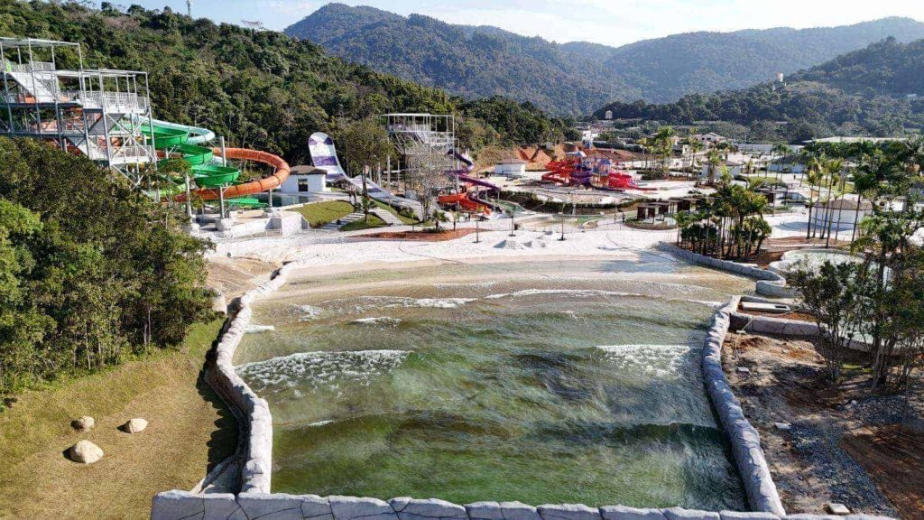 Multiparque tem praia artificial como atração. Foto: Patrick Rodrigues, NSC.